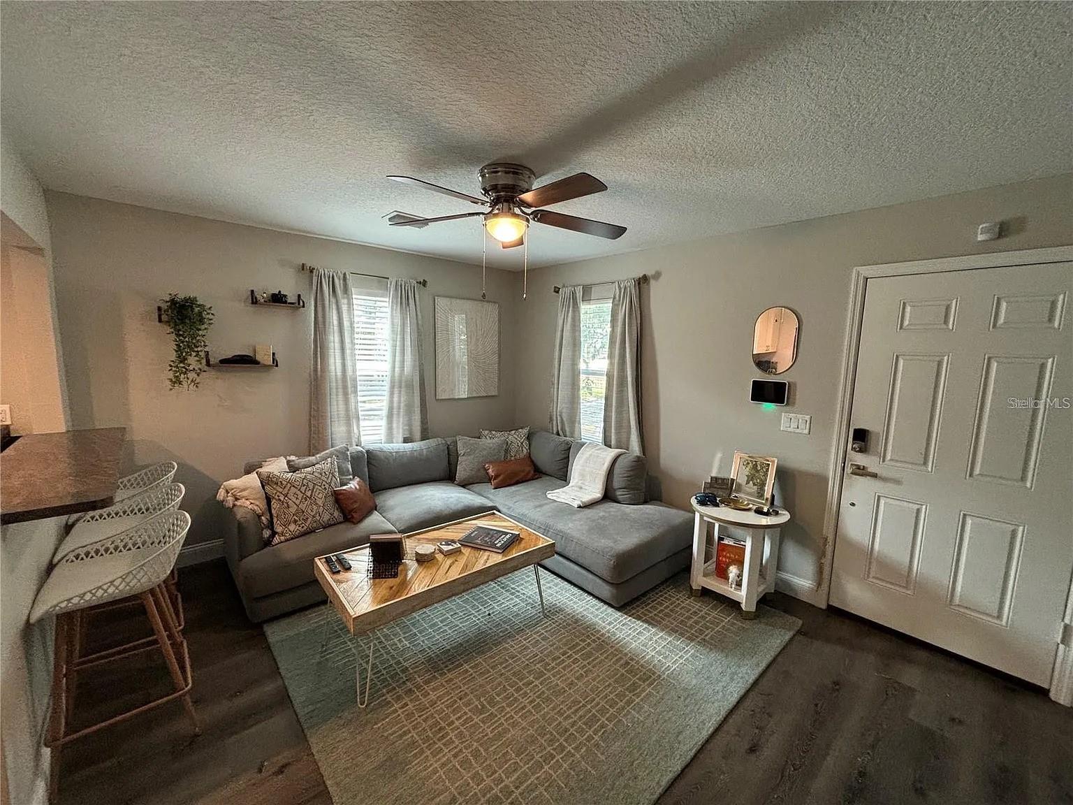 Image 9 of 16 For 2007 Henry Avenue