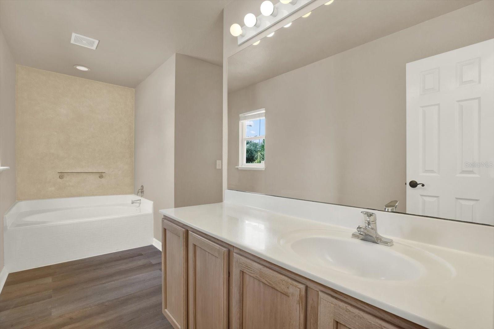 Image 26 of 41 For 6213 Venezia Place