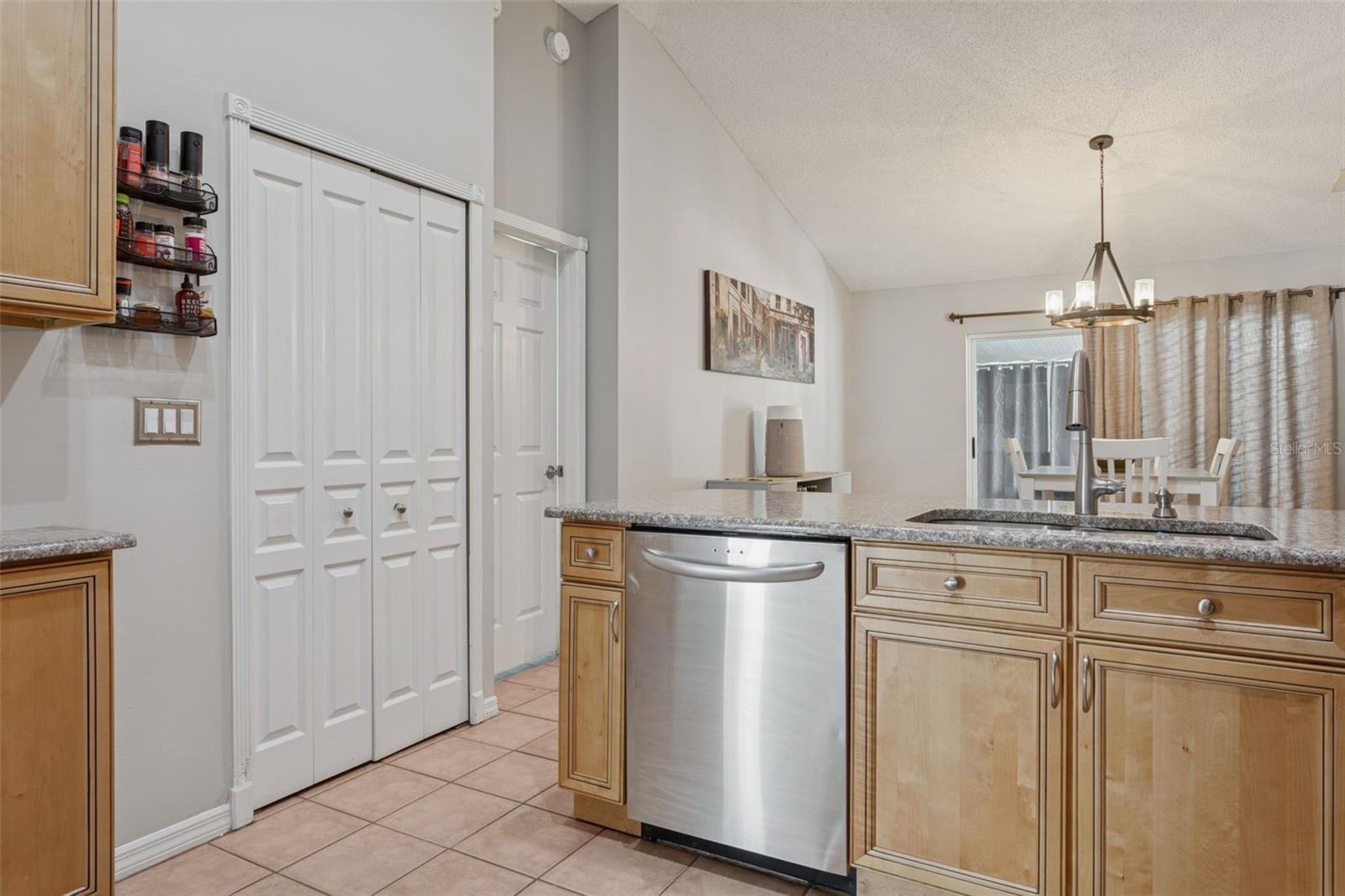 Image 16 of 50 For 9739 Fredericksburg Road