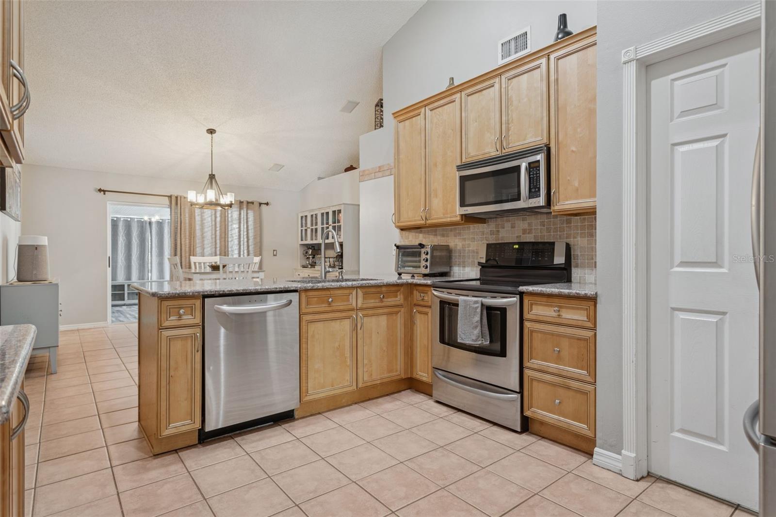 Image 17 of 50 For 9739 Fredericksburg Road