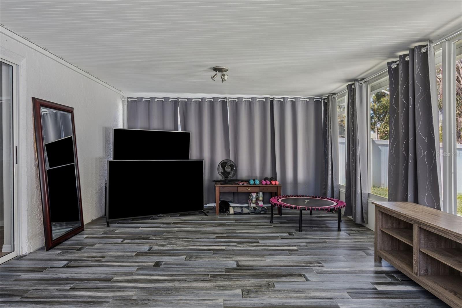 Image 23 of 50 For 9739 Fredericksburg Road