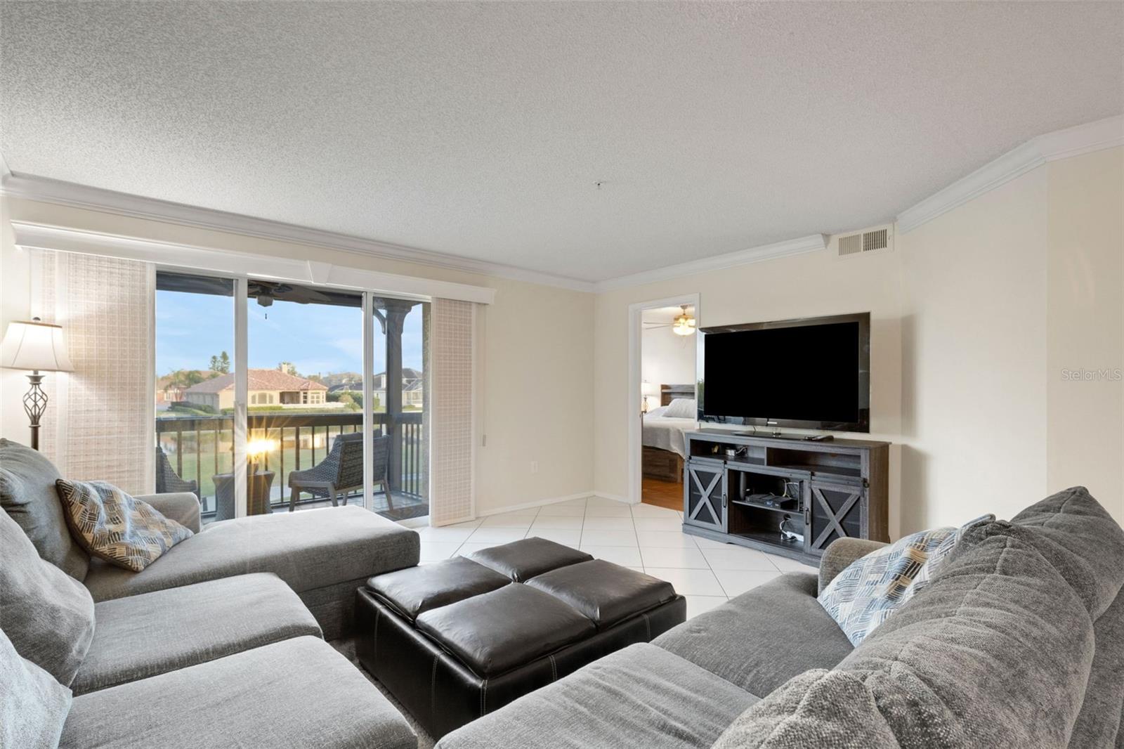 Image 5 of 18 For 2400 Feather Sound Drive 924