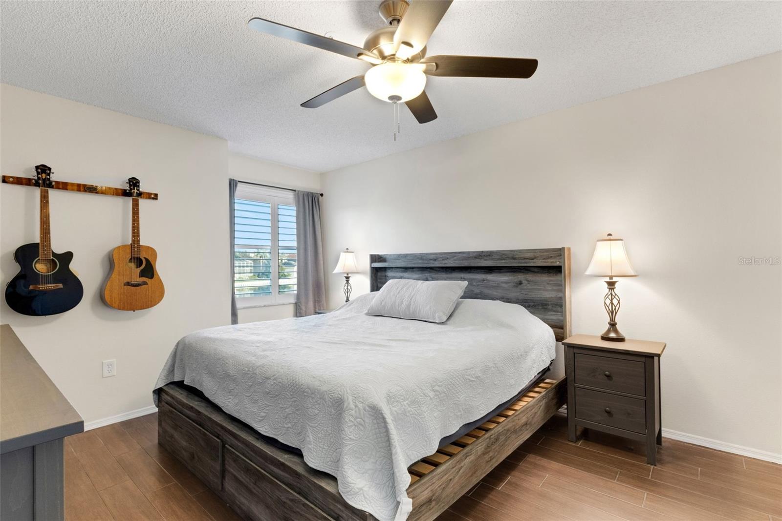 Image 7 of 18 For 2400 Feather Sound Drive 924