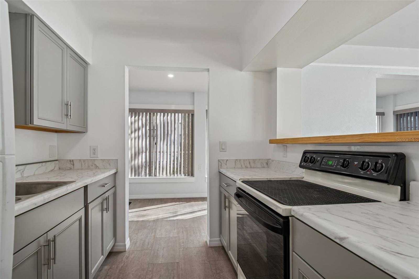 Image 14 of 36 For 1027 15th Street N