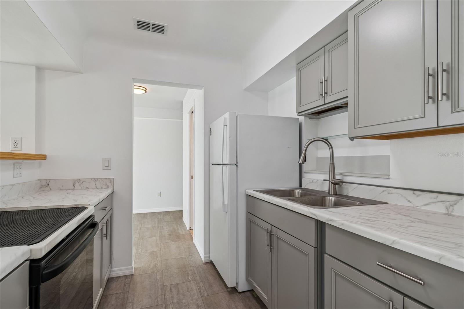 Image 15 of 36 For 1027 15th Street N