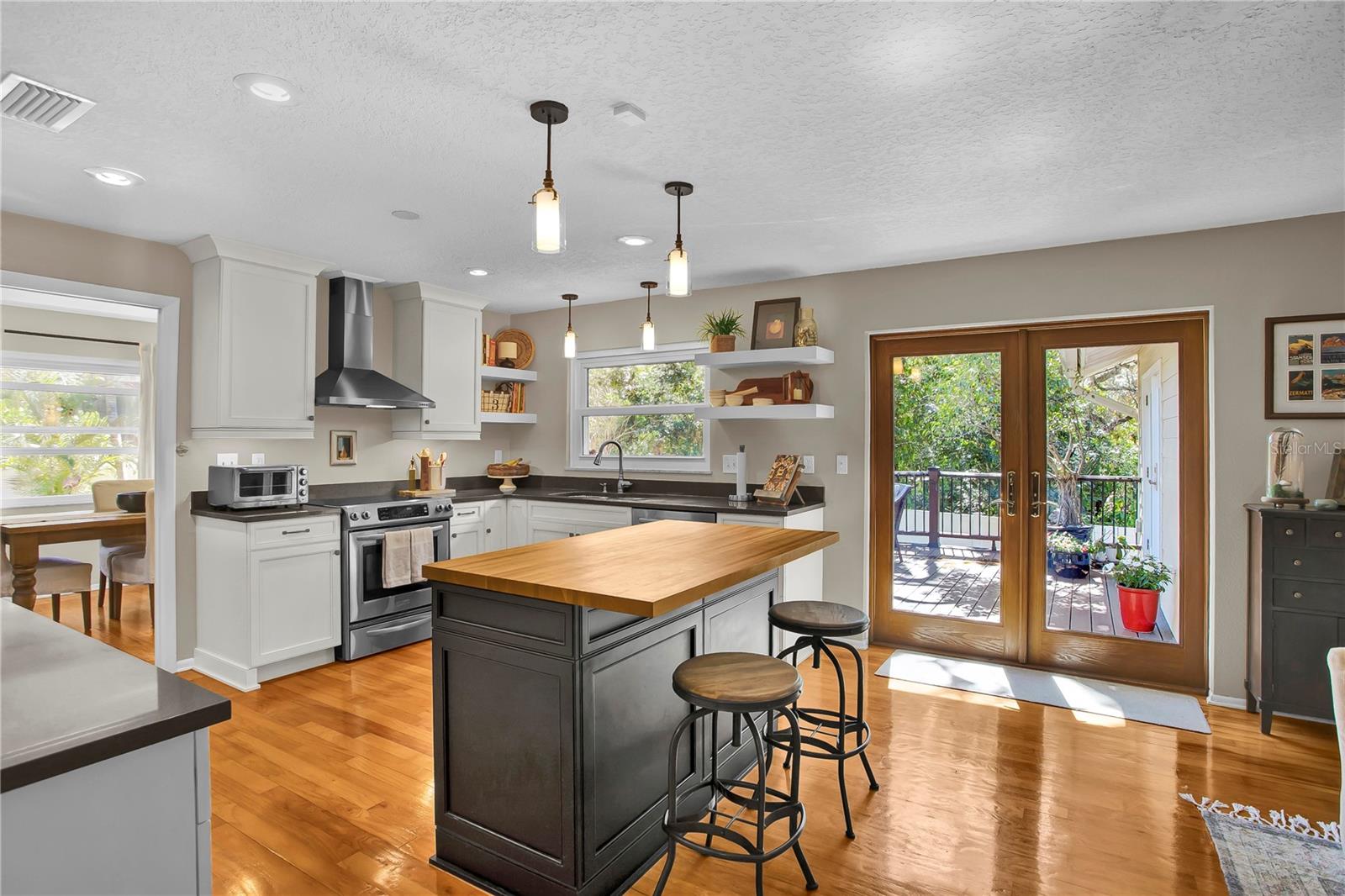 Image 12 of 65 For 323 Roebling Road N