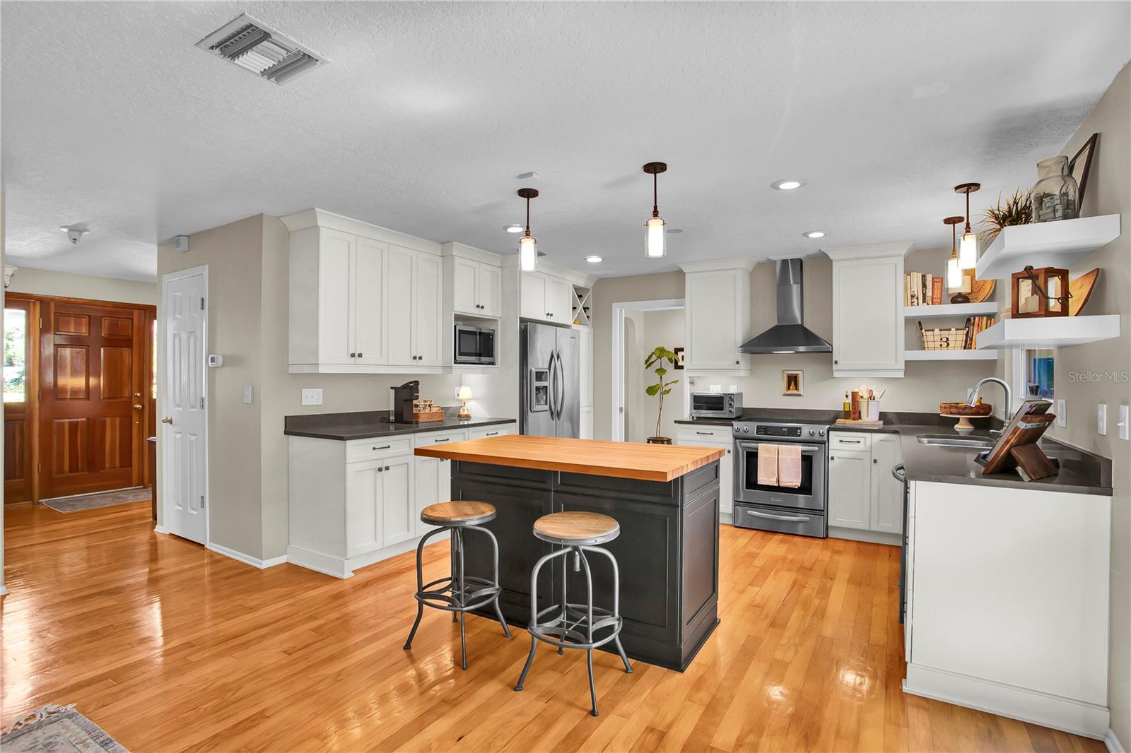 Image 13 of 65 For 323 Roebling Road N