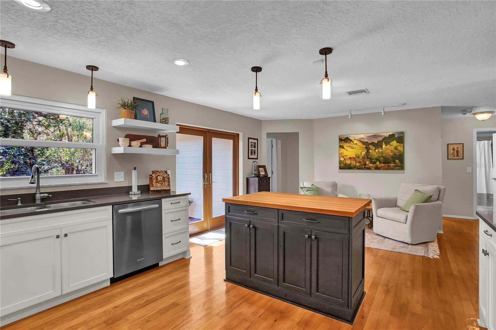 Image 15 of 65 For 323 Roebling Road N