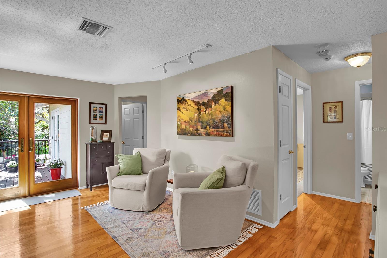 Image 18 of 65 For 323 Roebling Road N