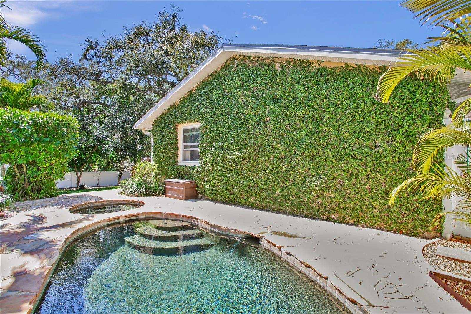 Image 25 of 65 For 323 Roebling Road N