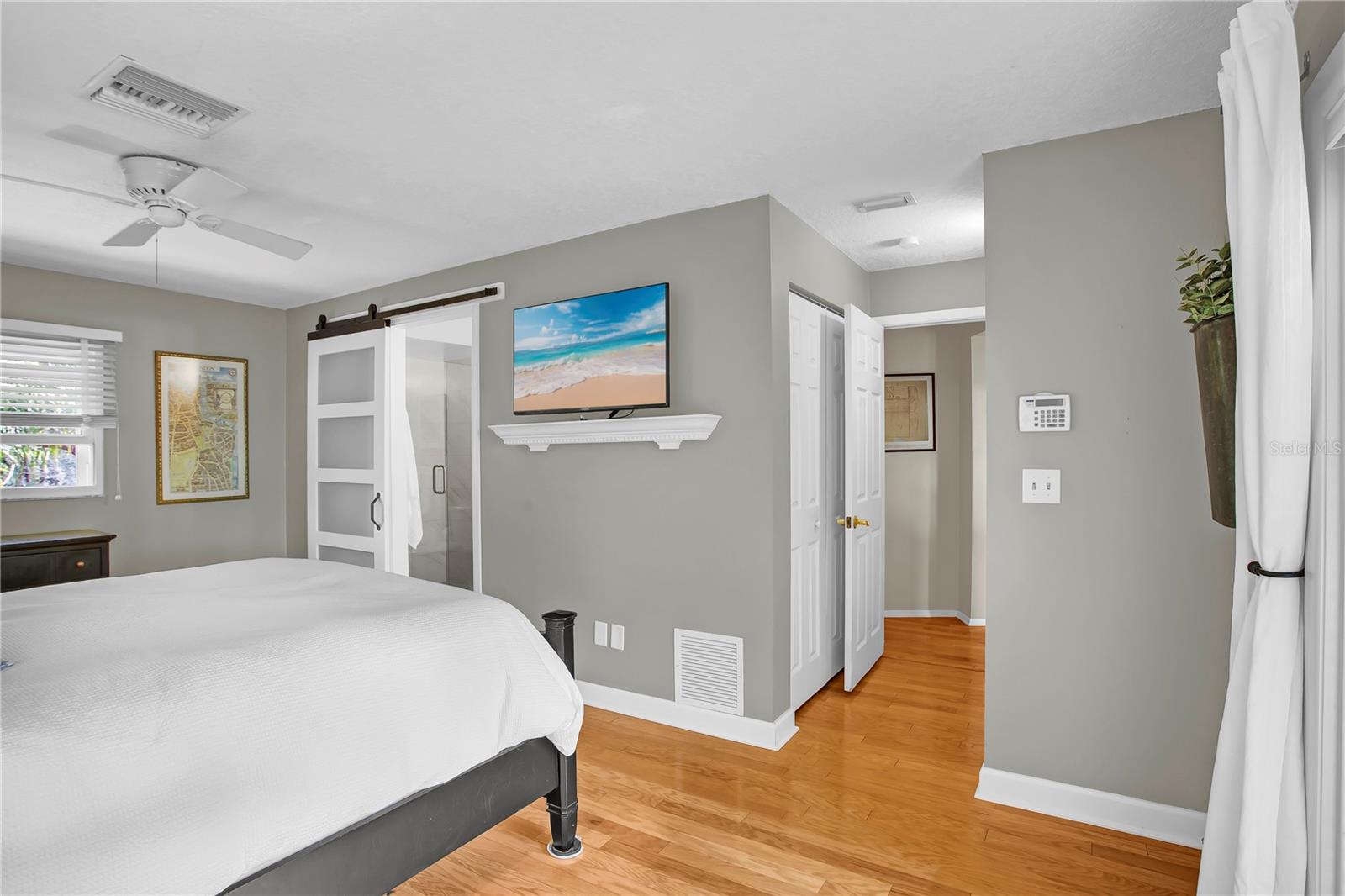 Image 31 of 65 For 323 Roebling Road N