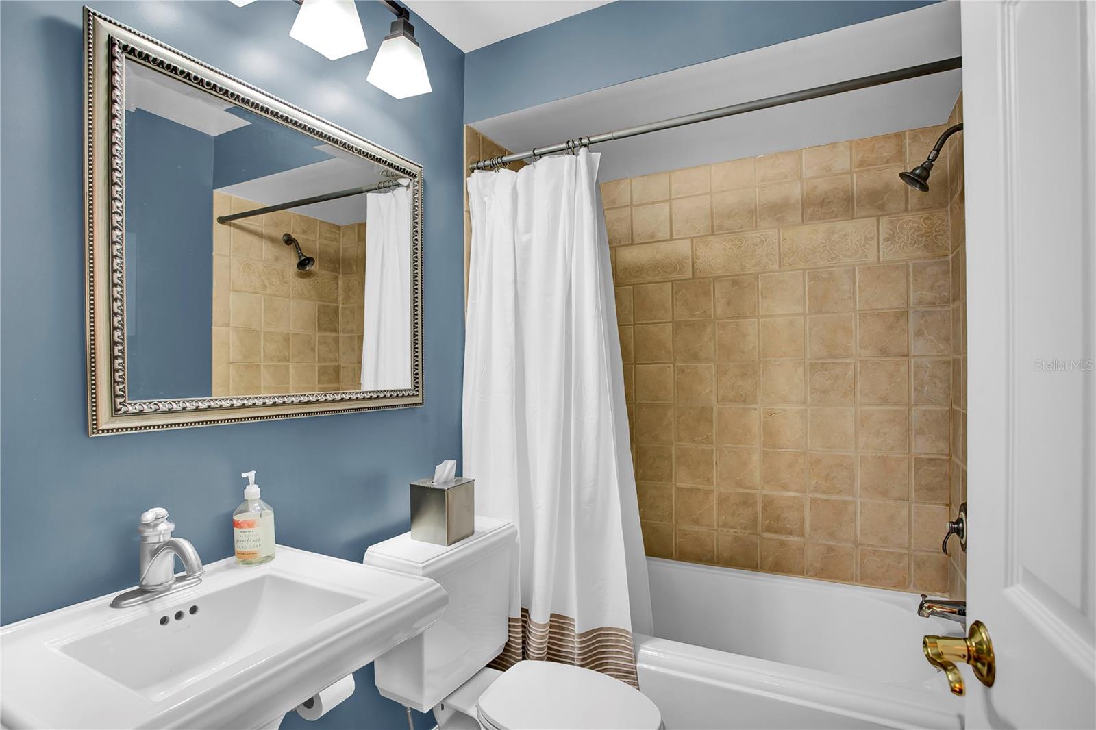 Image 44 of 65 For 323 Roebling Road N