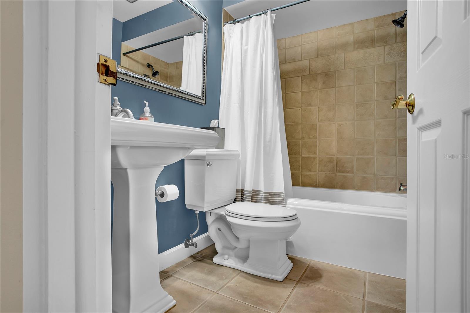 Image 46 of 65 For 323 Roebling Road N