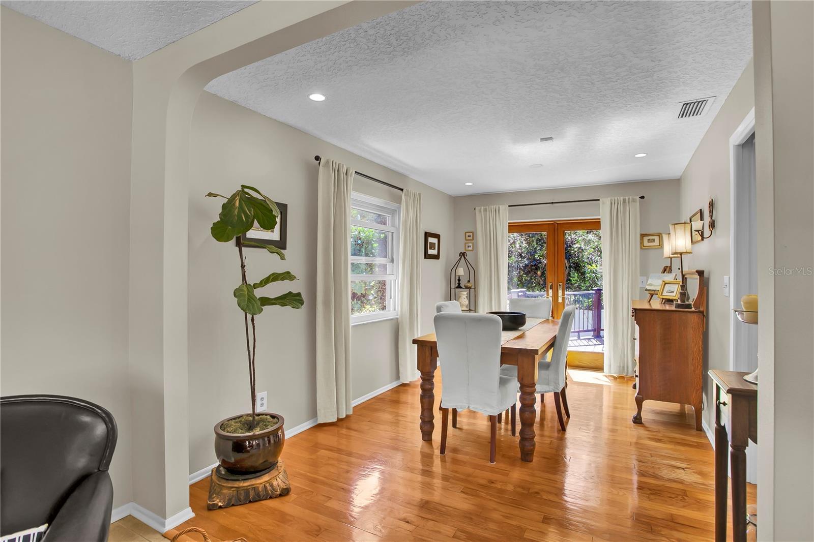 Image 7 of 65 For 323 Roebling Road N