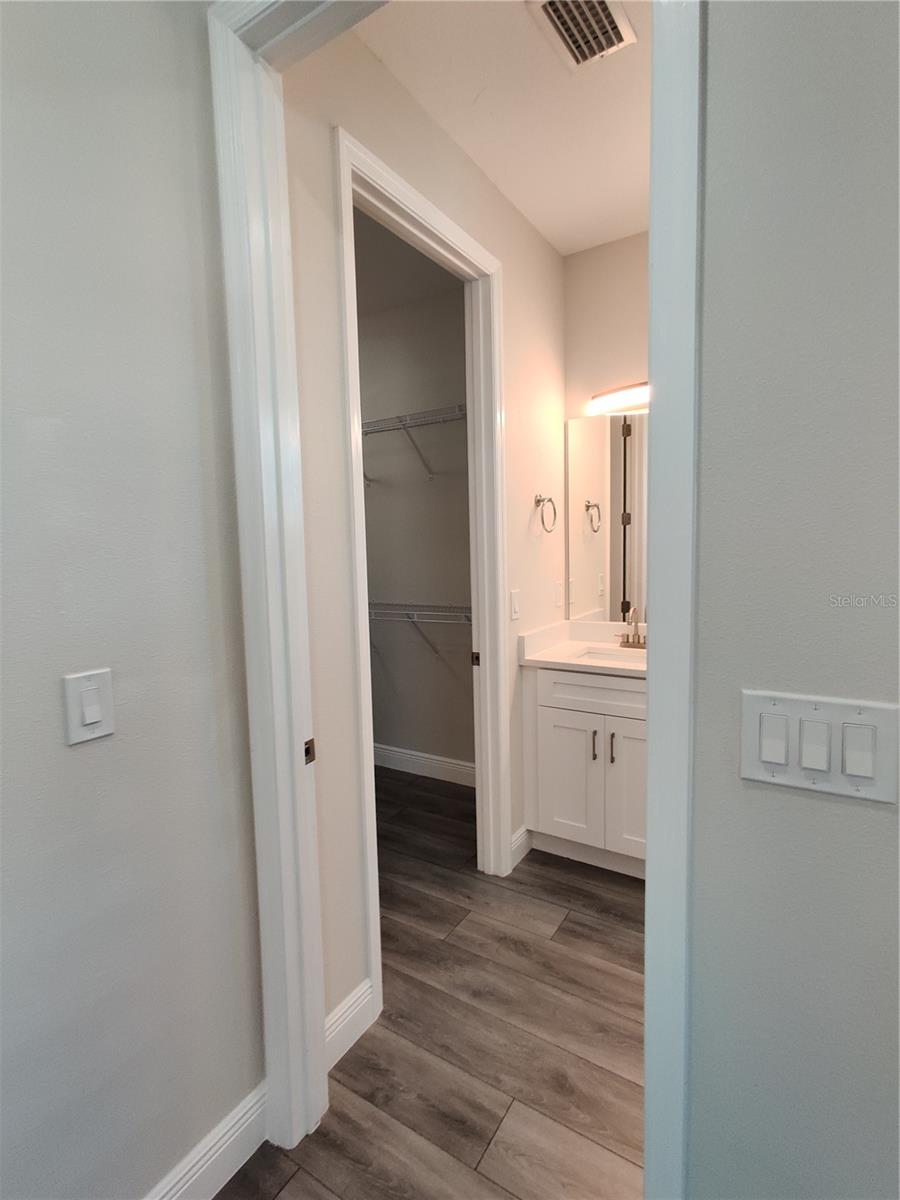 Listing photo id 29 for 3915 Robson Street W