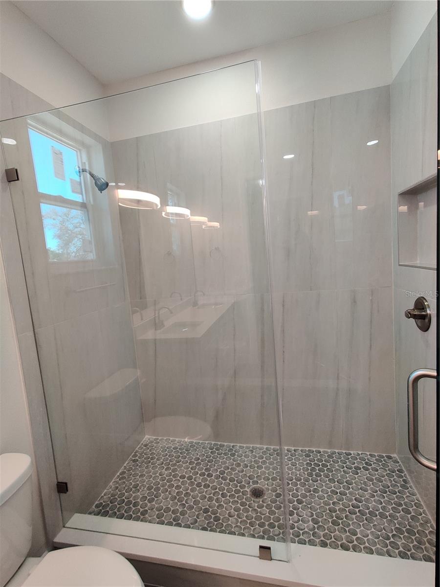 Listing photo id 34 for 3915 Robson Street W