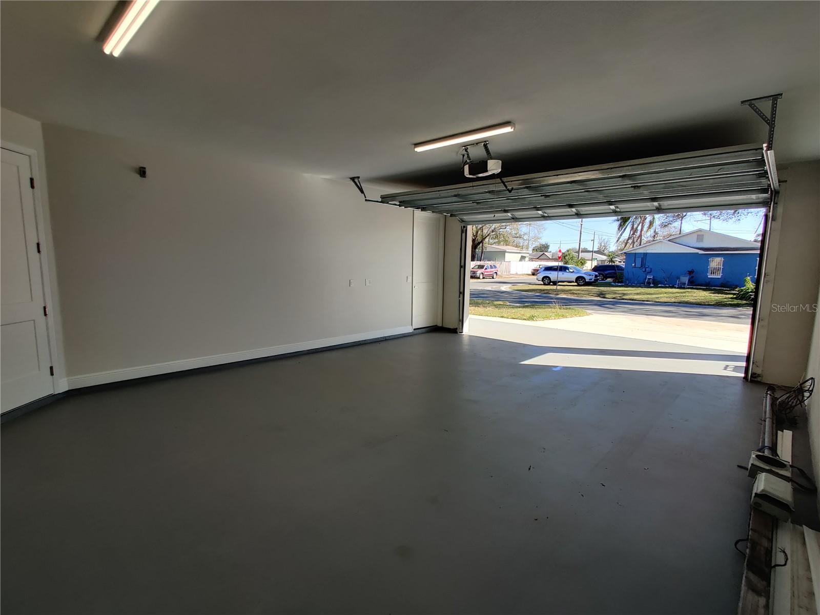 Listing photo id 39 for 3915 Robson Street W