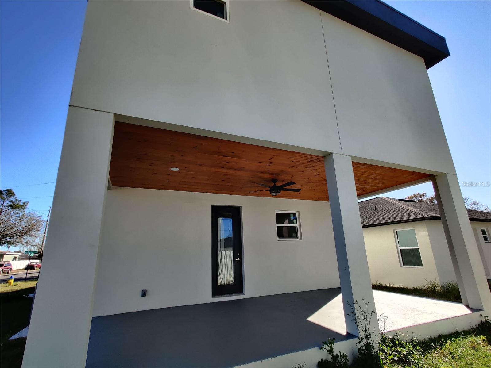 Listing photo id 46 for 3915 Robson Street W