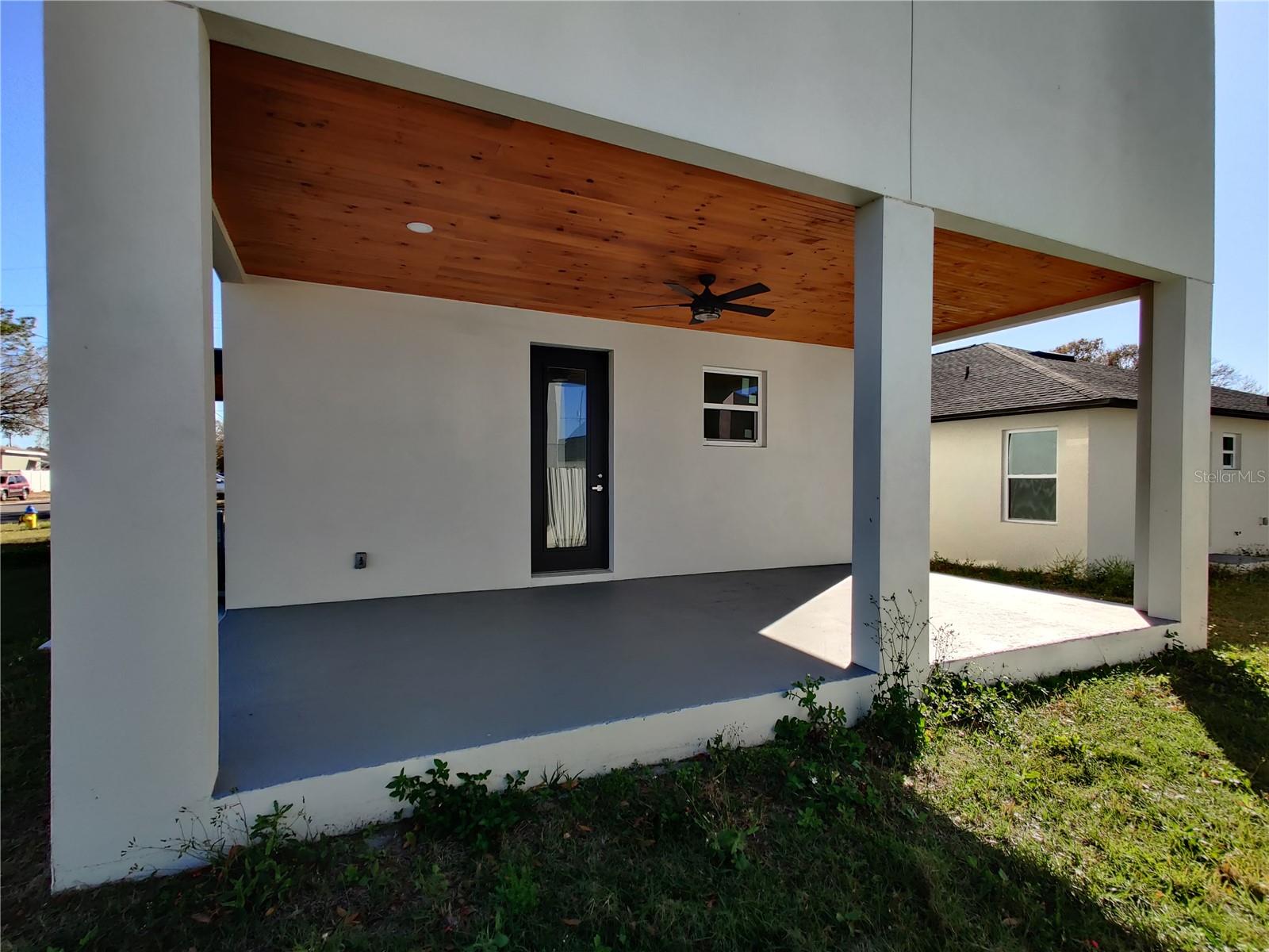 Listing photo id 47 for 3915 Robson Street W