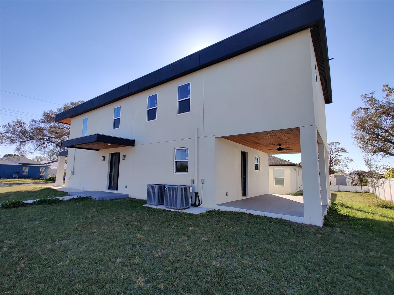 Listing photo id 4 for 3915 Robson Street W