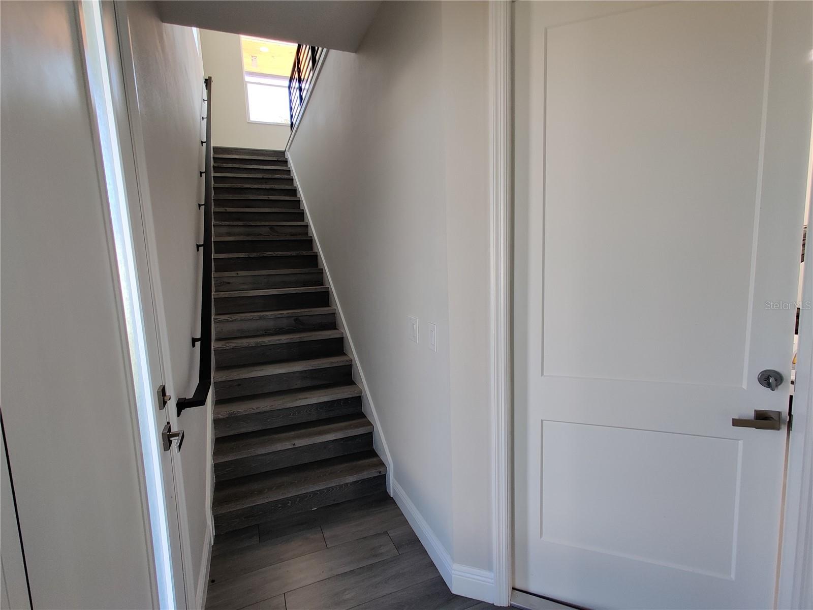 Listing photo id 5 for 3915 Robson Street W