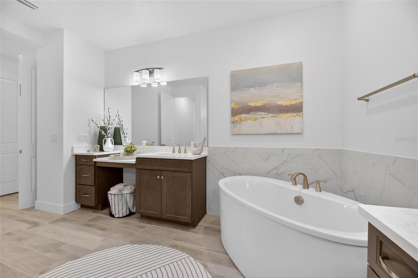 Image 35 of 100 For 994 Signet Drive