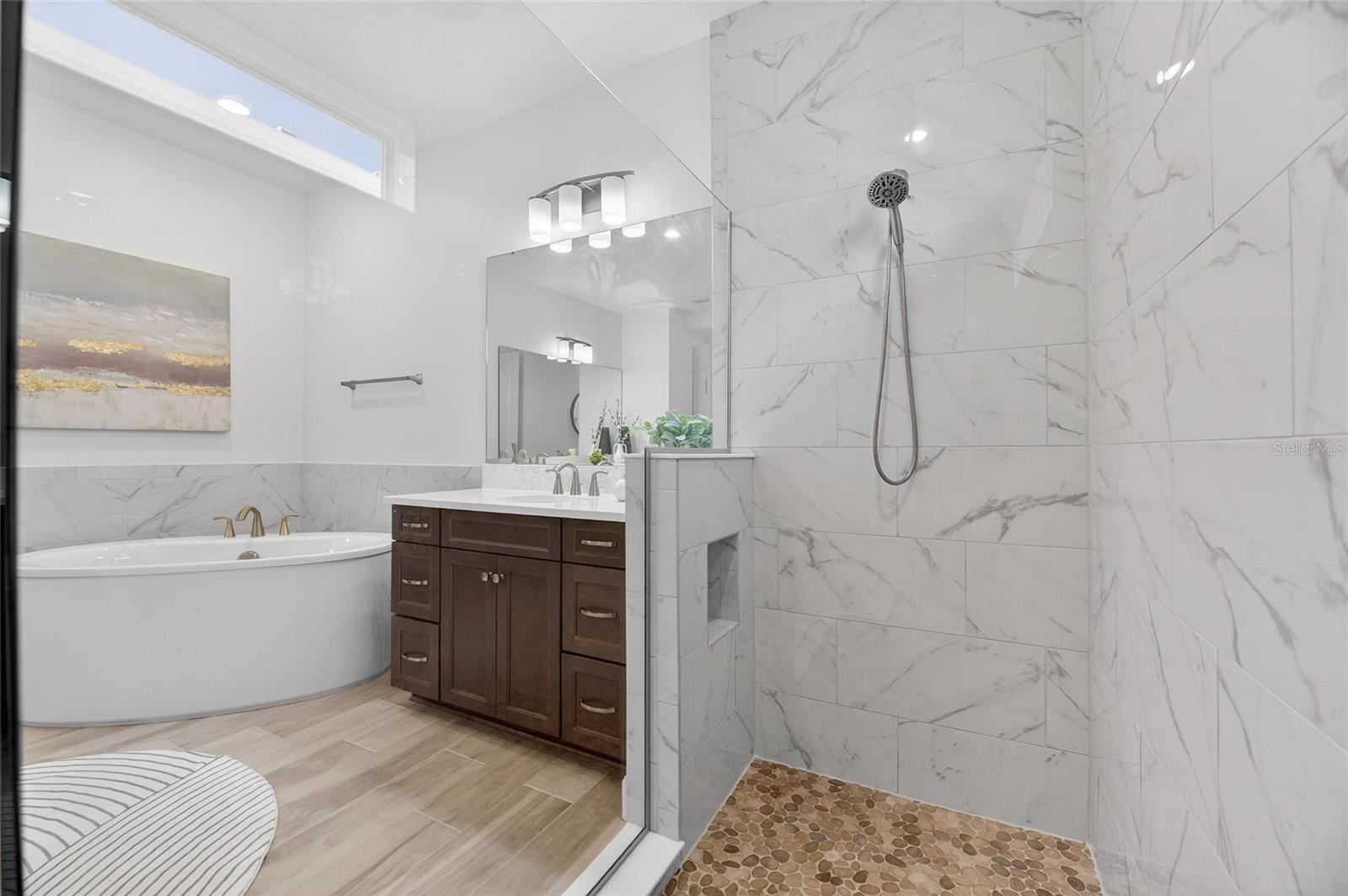 Image 36 of 100 For 994 Signet Drive