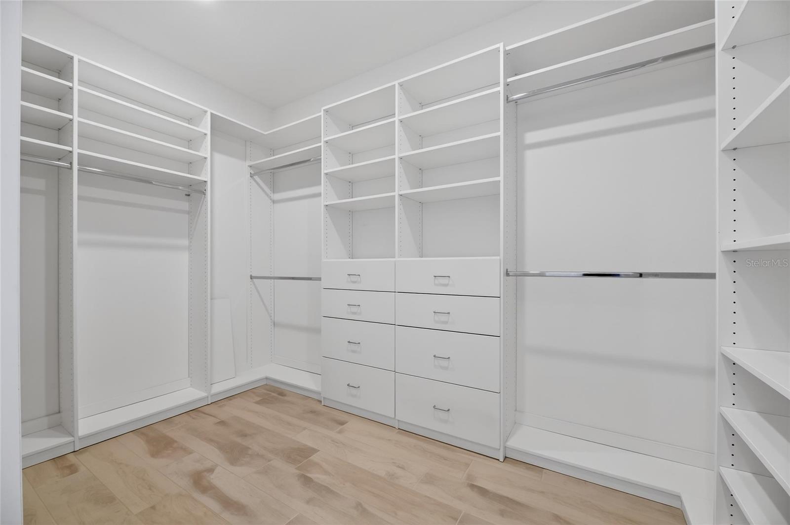 Image 37 of 100 For 994 Signet Drive