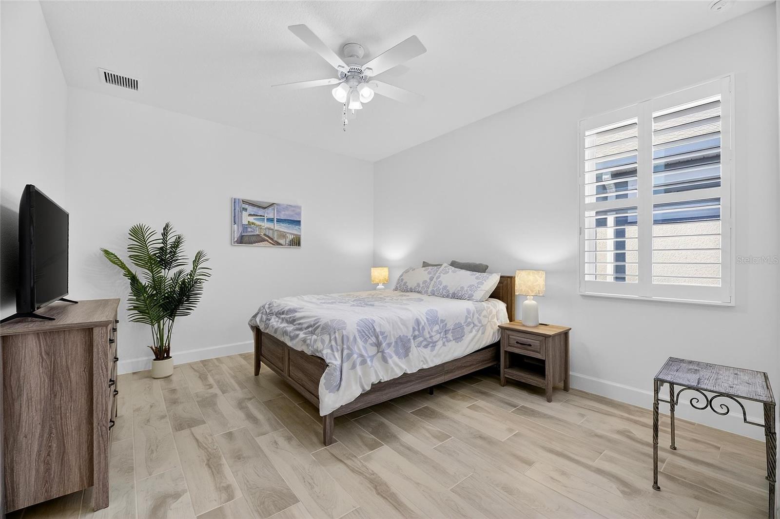 Image 39 of 100 For 994 Signet Drive