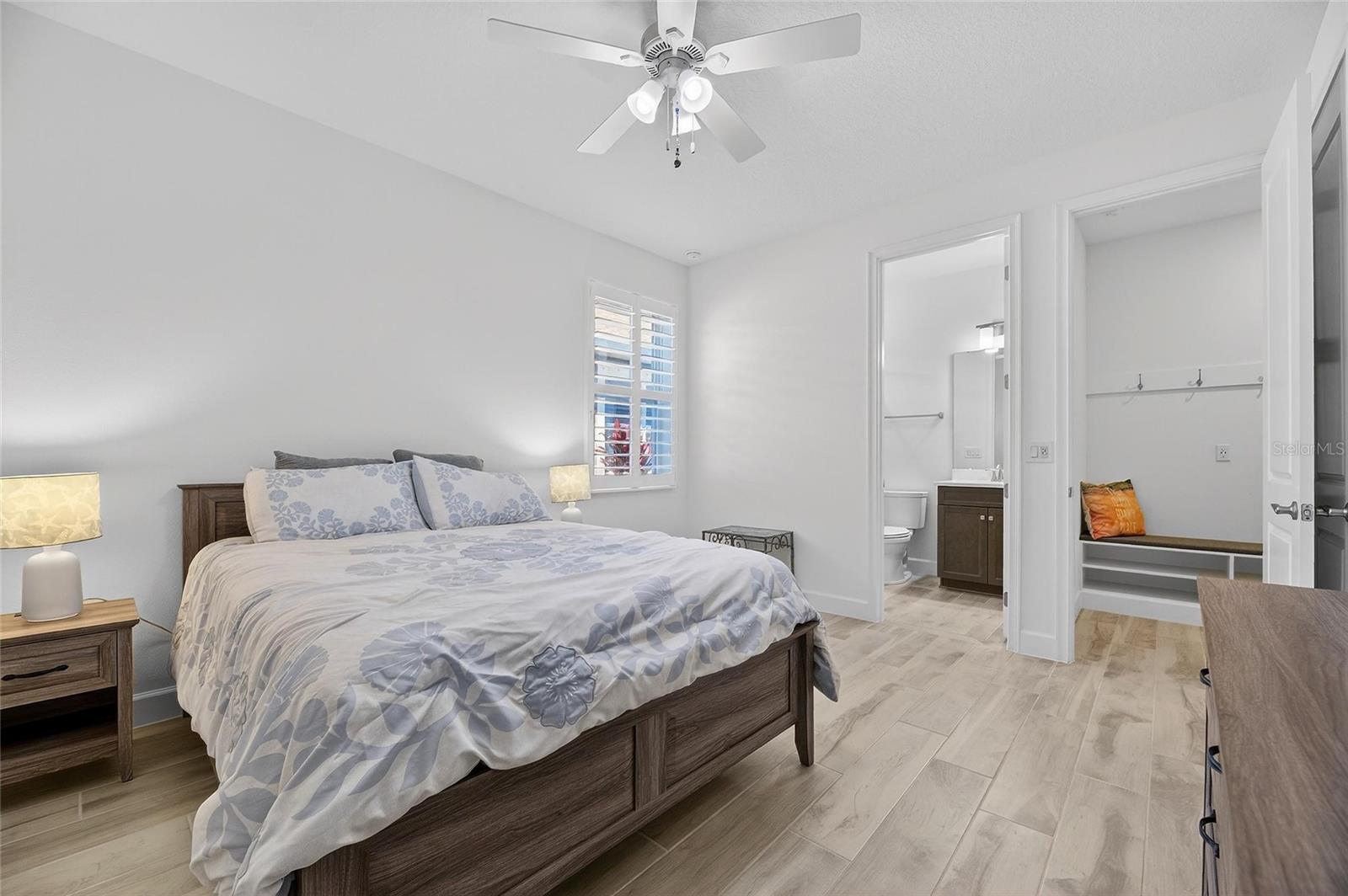 Image 40 of 100 For 994 Signet Drive