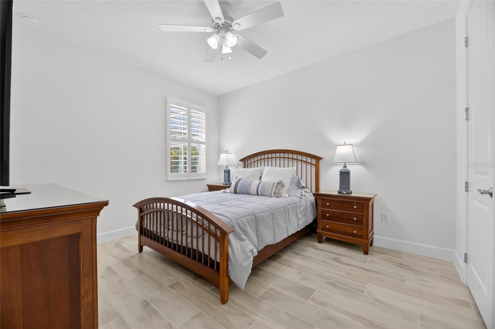 Image 43 of 100 For 994 Signet Drive