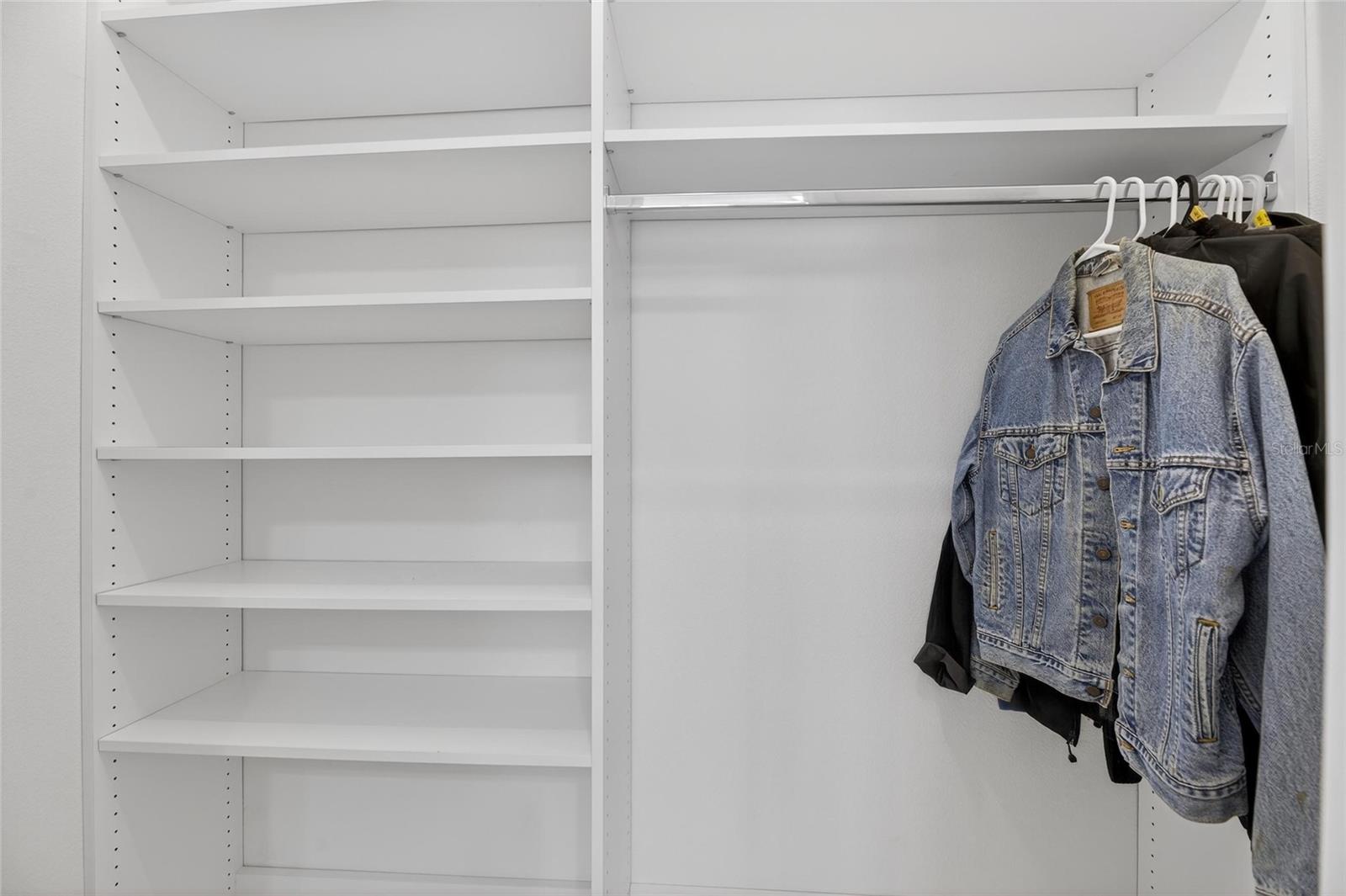 Image 45 of 100 For 994 Signet Drive