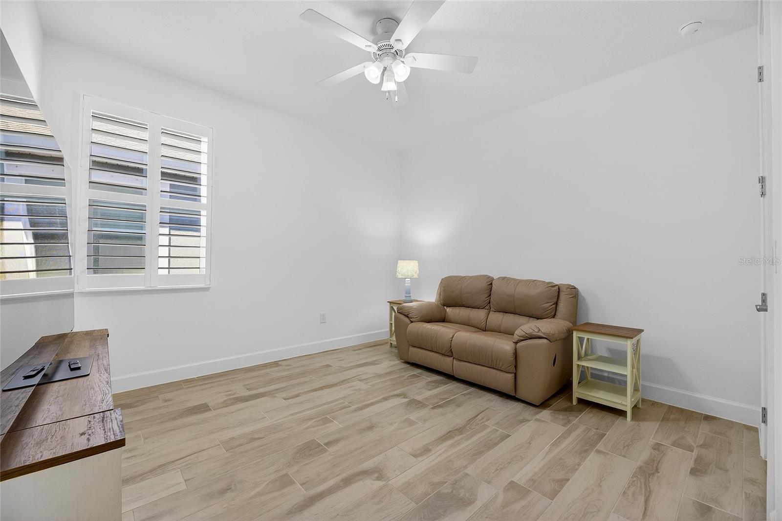 Image 47 of 100 For 994 Signet Drive