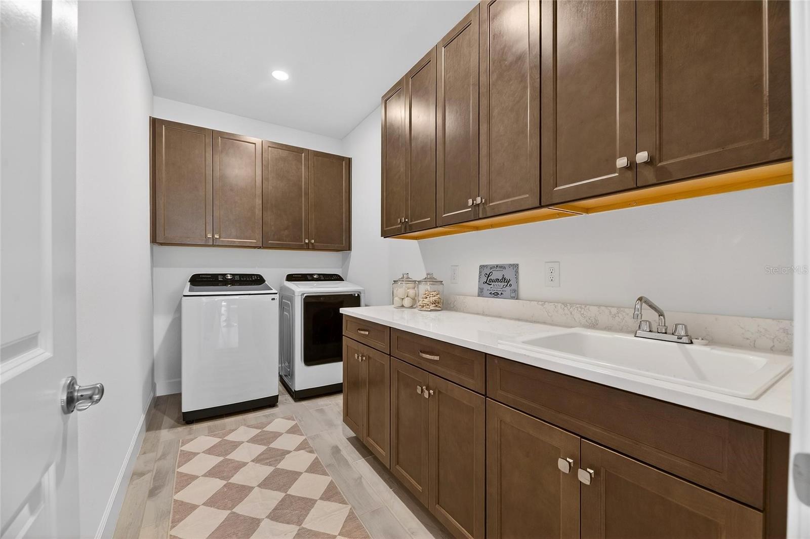 Image 51 of 100 For 994 Signet Drive