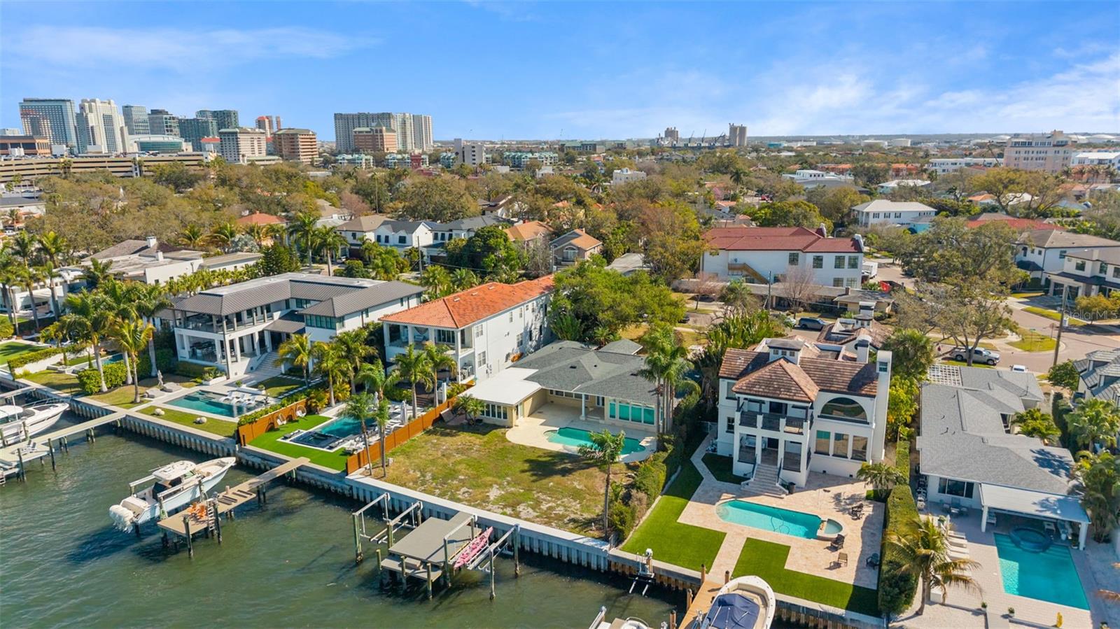 Listing photo id 14 for 62 Adalia Avenue