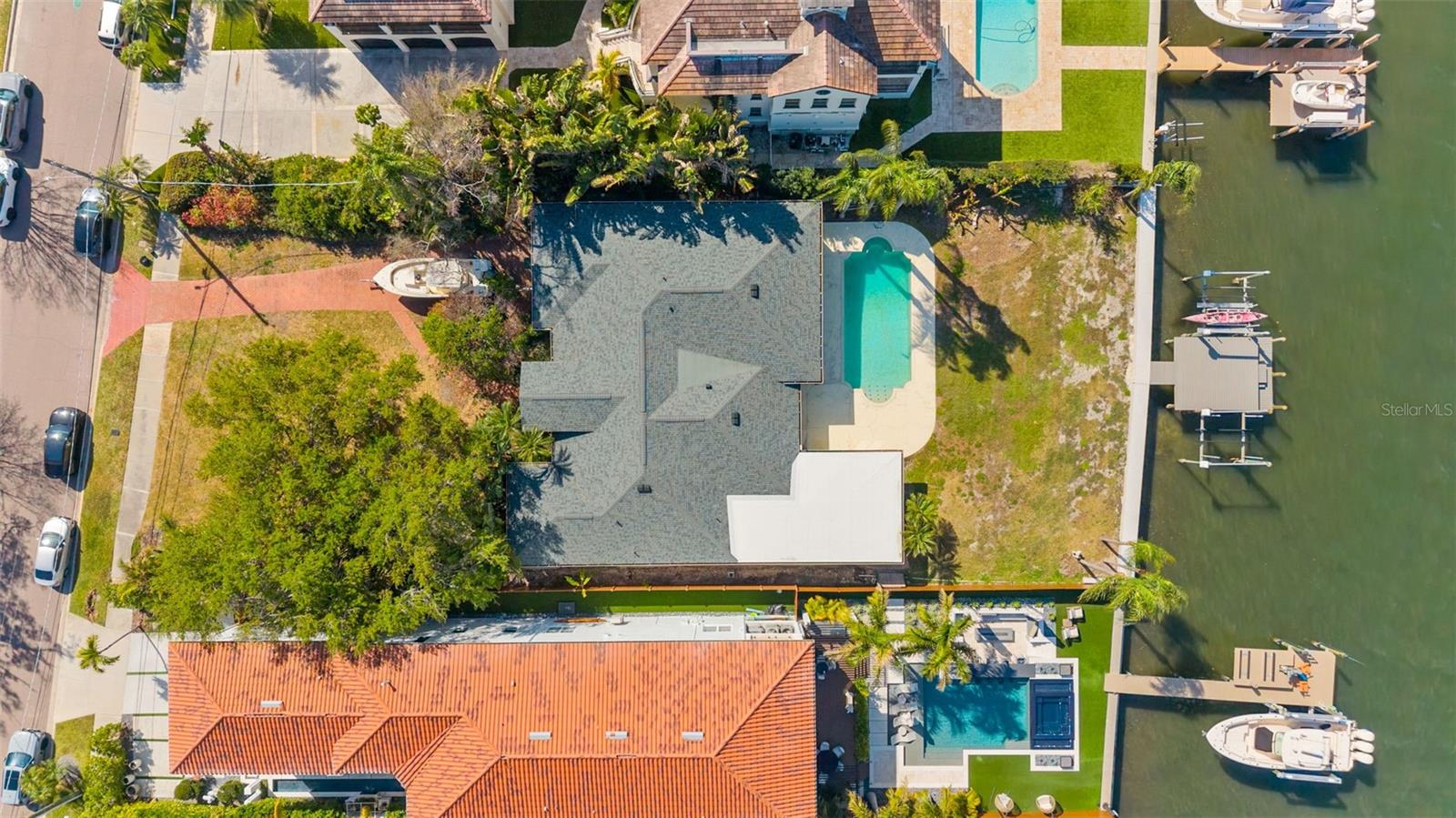 Listing photo id 15 for 62 Adalia Avenue