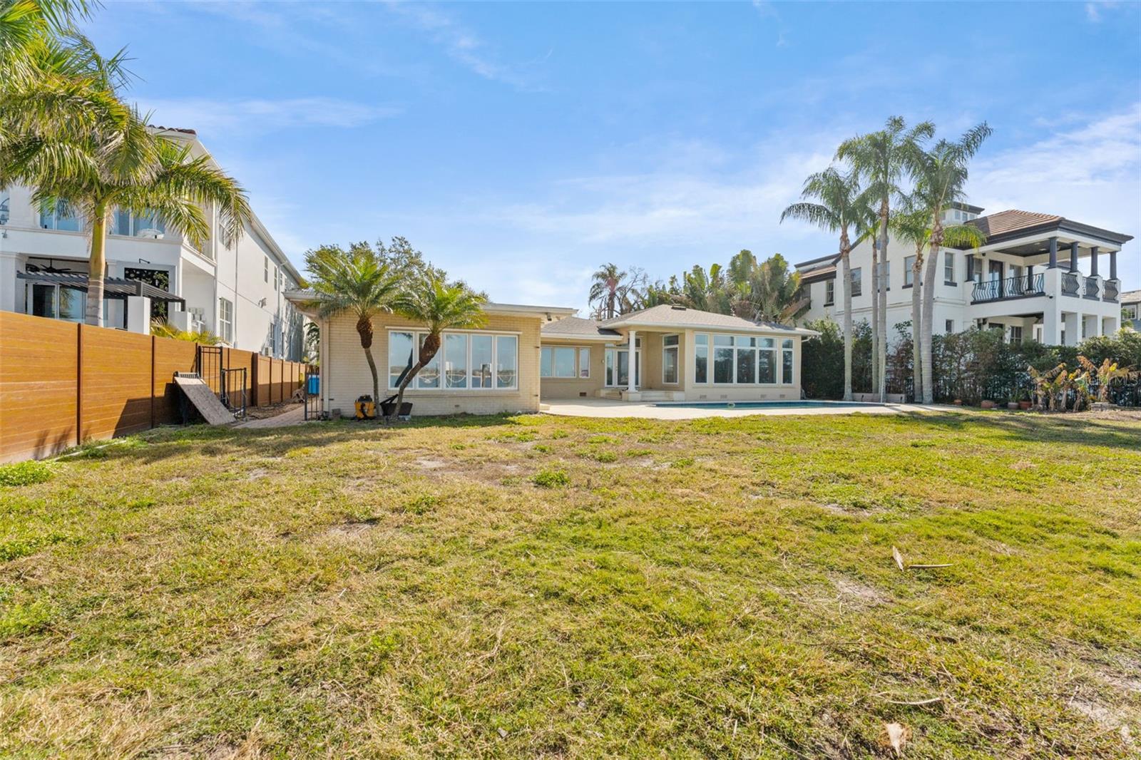 Listing photo id 16 for 62 Adalia Avenue