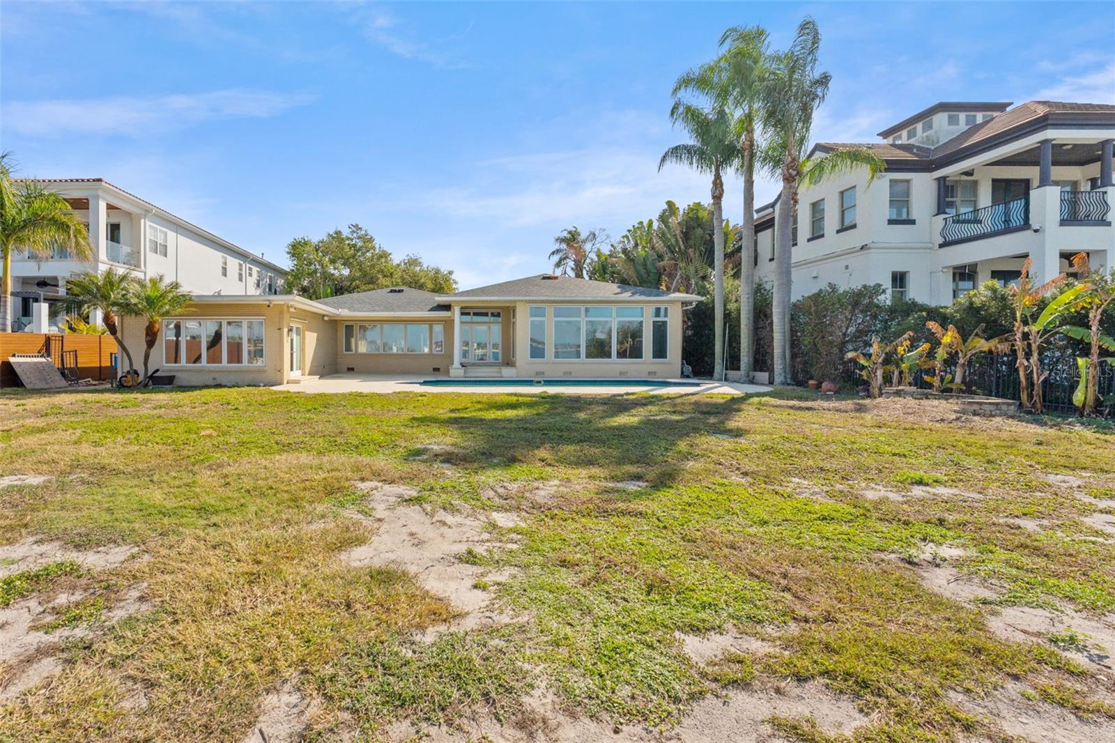 Listing photo id 17 for 62 Adalia Avenue