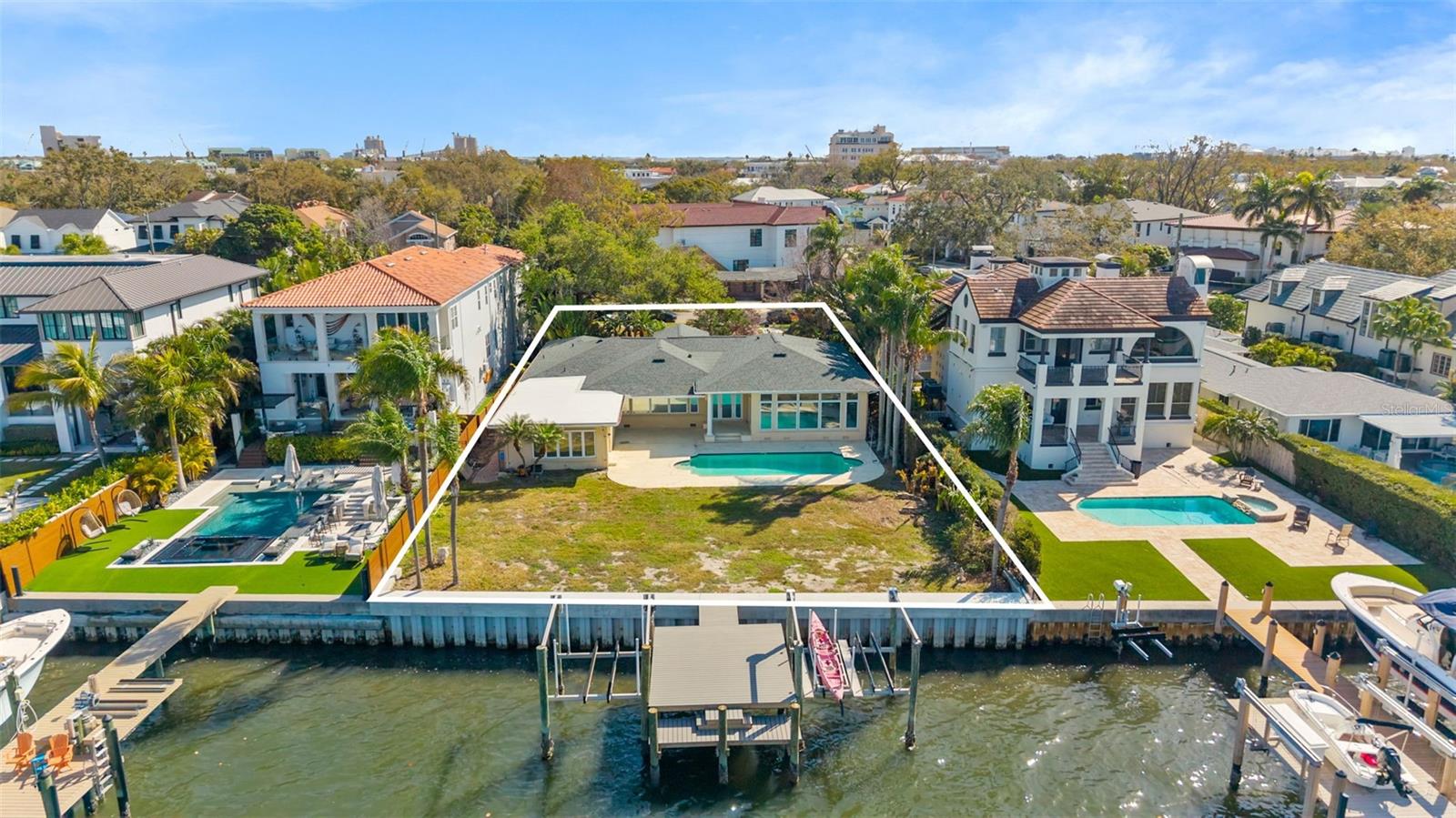 Listing photo id 0 for 62 Adalia Avenue