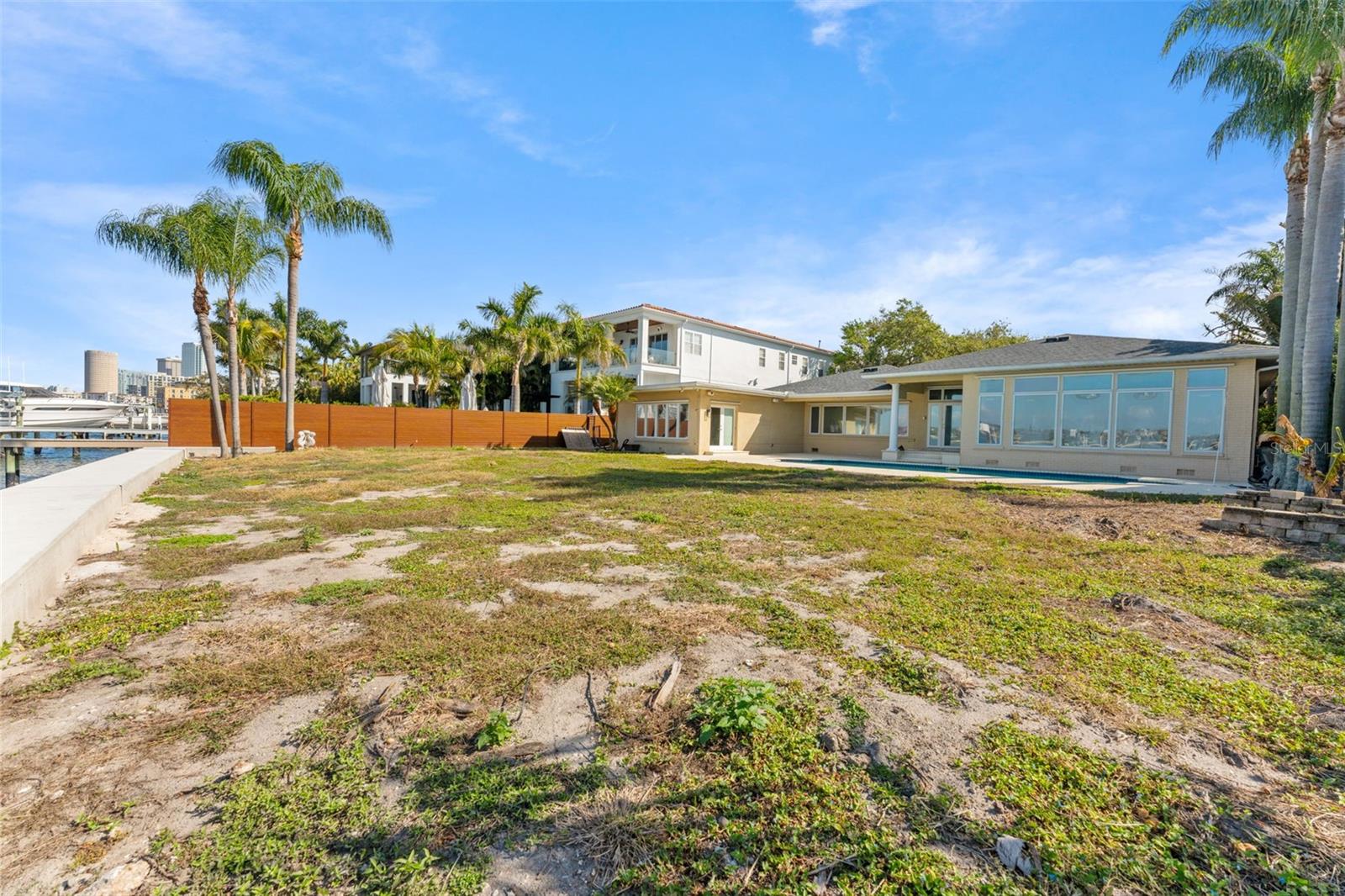 Listing photo id 18 for 62 Adalia Avenue