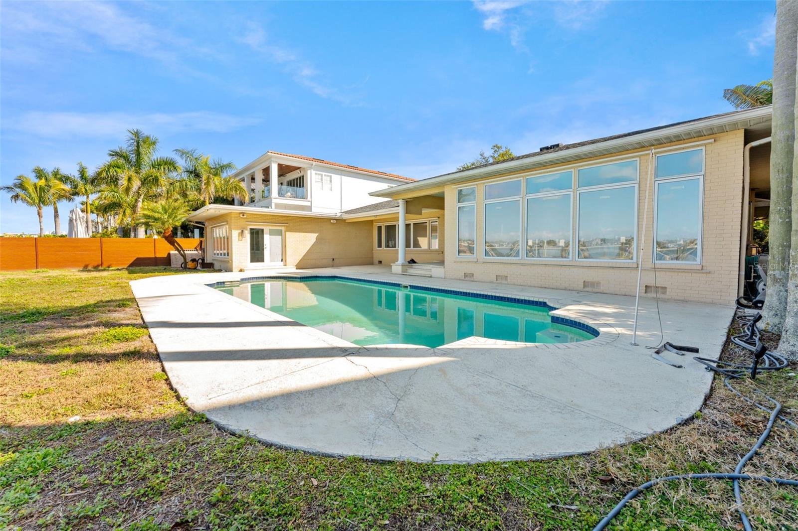 Listing photo id 19 for 62 Adalia Avenue