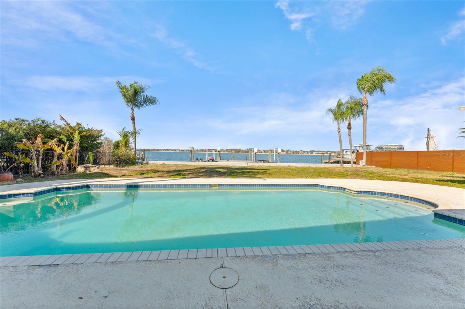 Listing photo id 22 for 62 Adalia Avenue