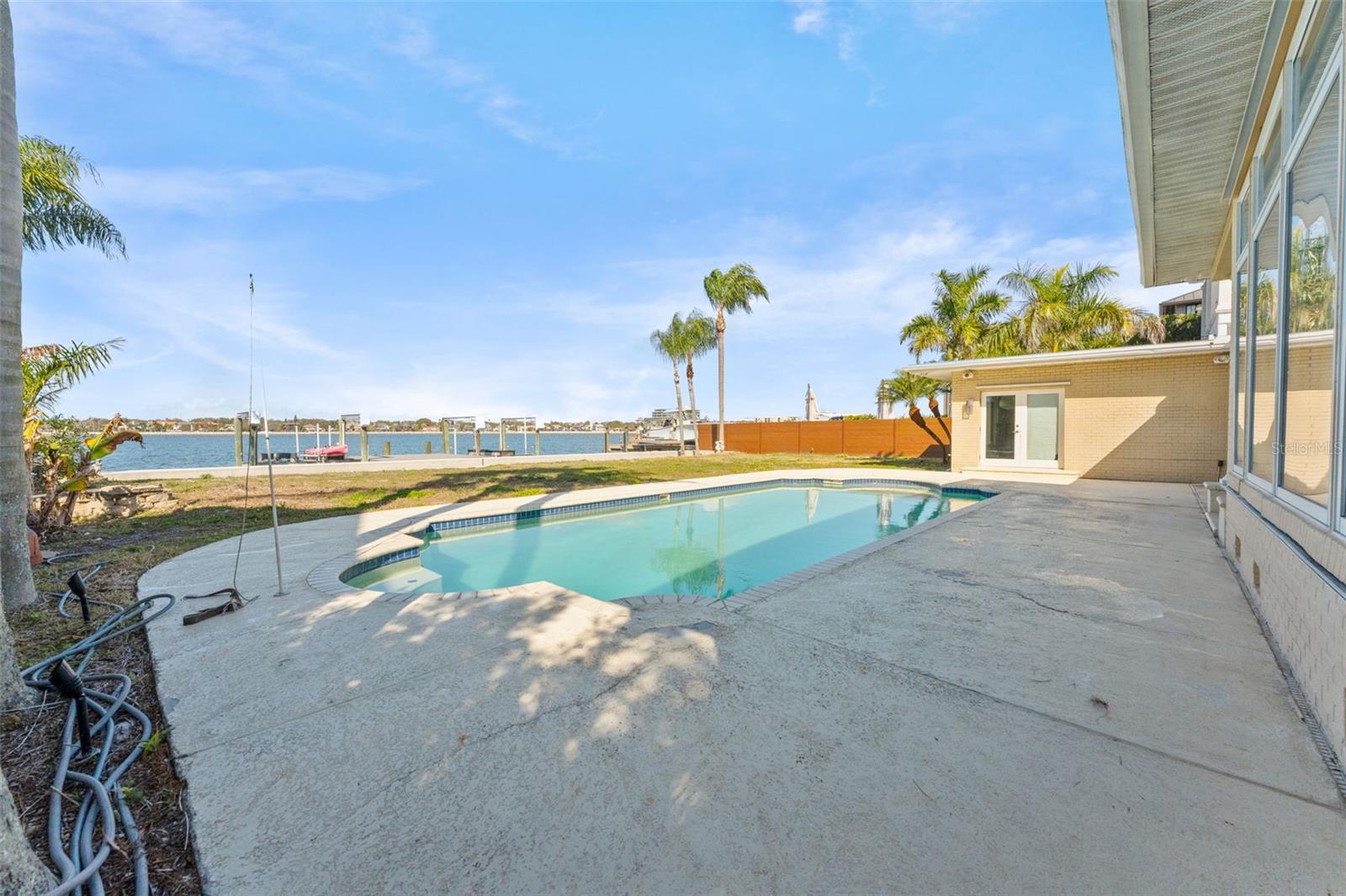 Listing photo id 23 for 62 Adalia Avenue