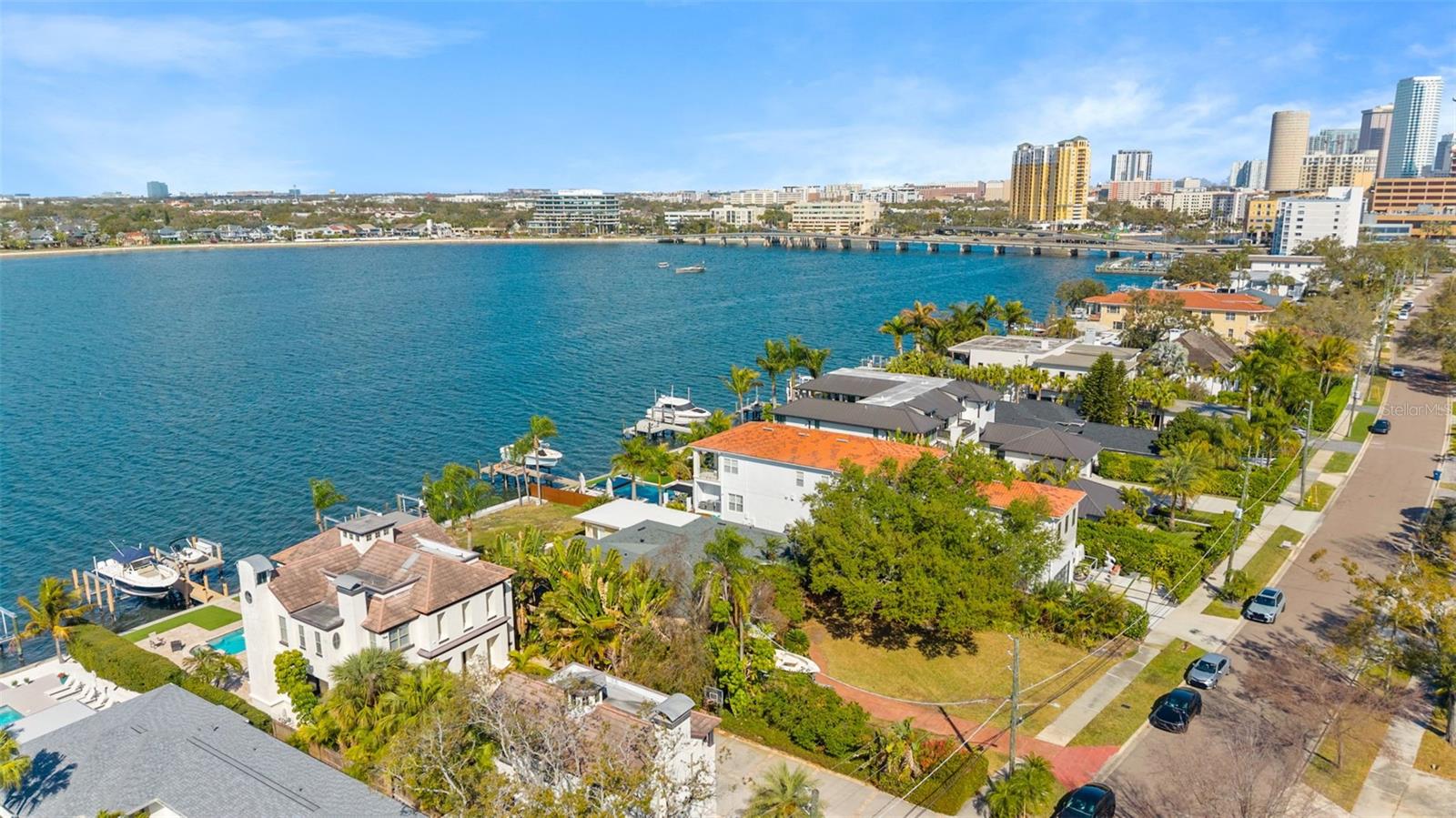 Listing photo id 1 for 62 Adalia Avenue