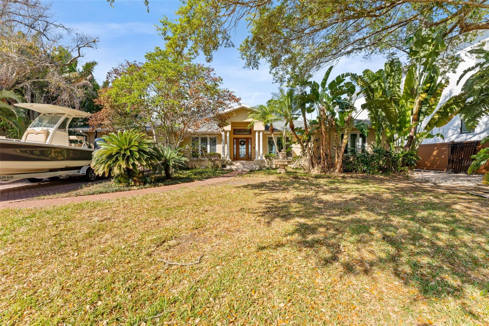 Listing photo id 2 for 62 Adalia Avenue