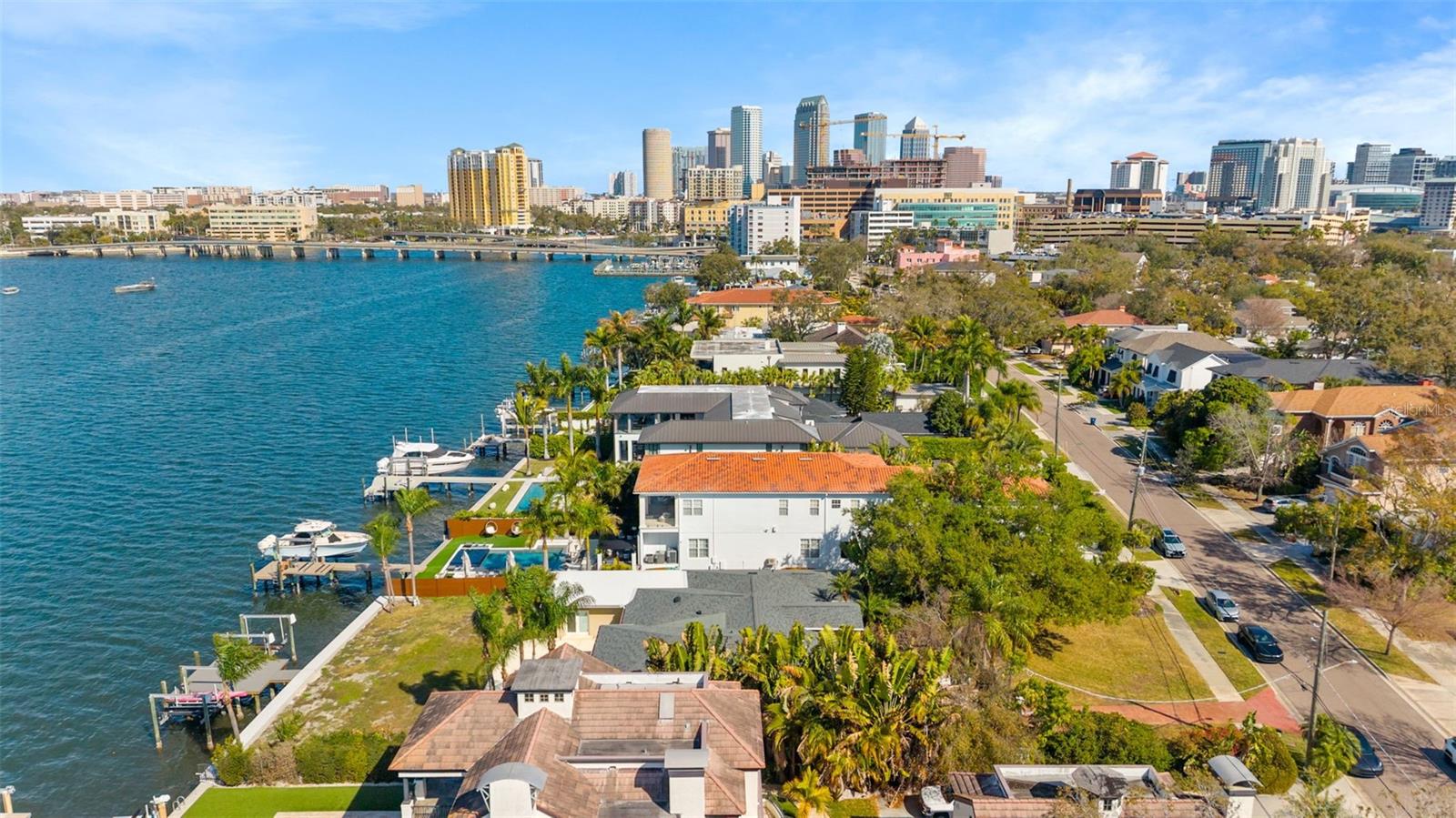 Listing photo id 5 for 62 Adalia Avenue