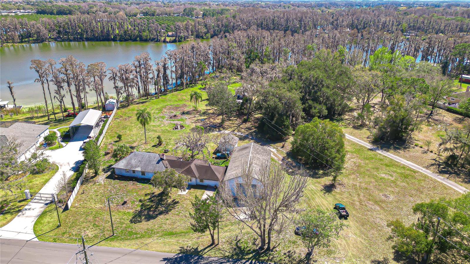 Listing photo id 12 for 6608 Wisteria Loop