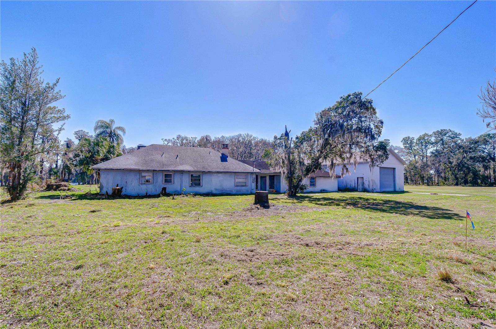 Listing photo id 2 for 6608 Wisteria Loop