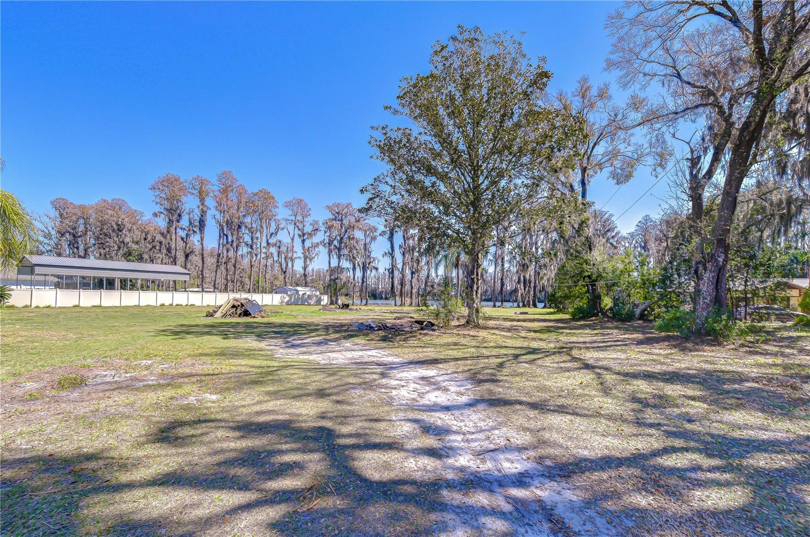 Listing photo id 4 for 6608 Wisteria Loop