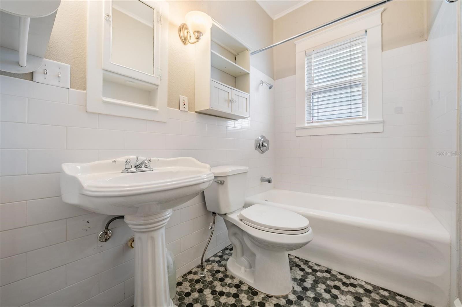 Image 9 of 18 For 1002 Crenshaw Street